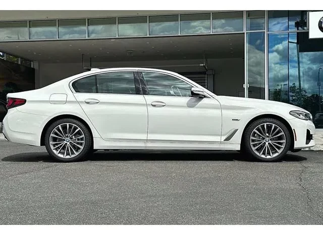 
								New 2023 BMW – 530e full									