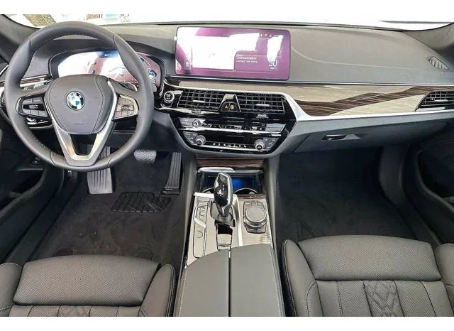 
								New 2023 BMW – 530e full									