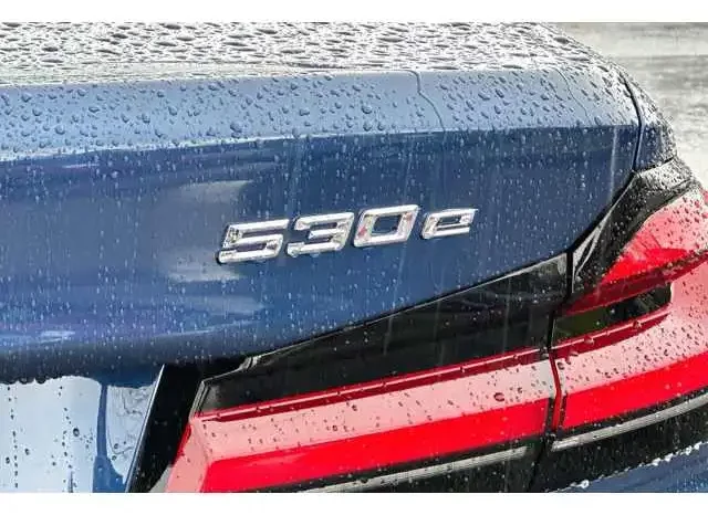 
								New 2023 BMW – 530e full									