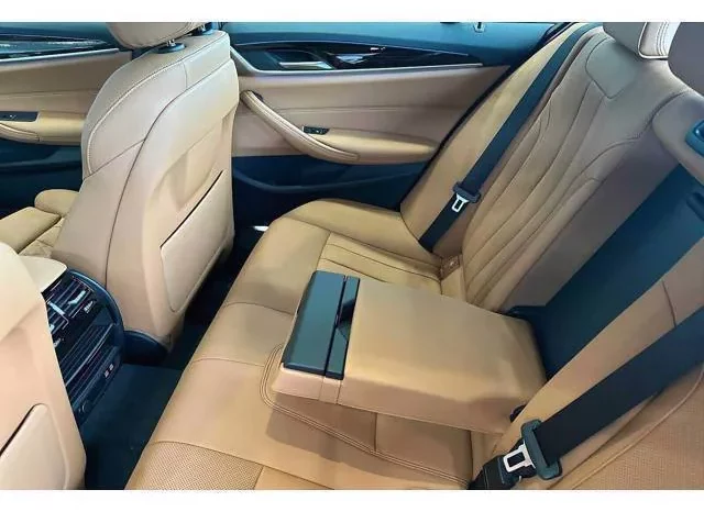 
								New 2023 BMW – 530e full									