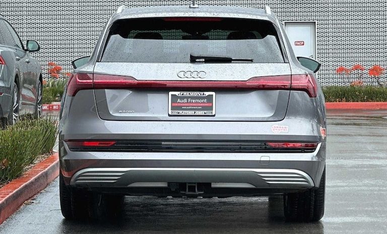 
								Used 2019 Audi e-tron full									