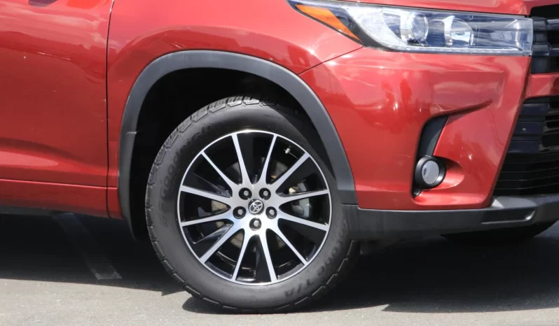 
								Used 2017 Toyota Highlander full									