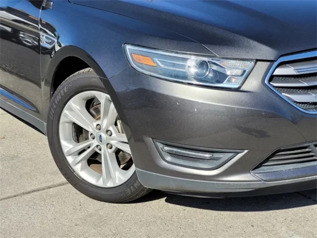 
								Used 2018 Ford Taurus full									